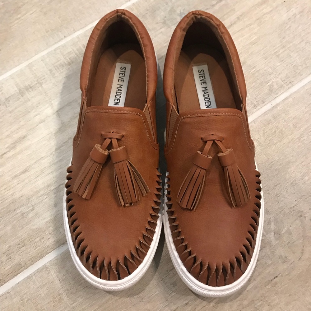 Like NEW Steve Madden tassel Sneakers